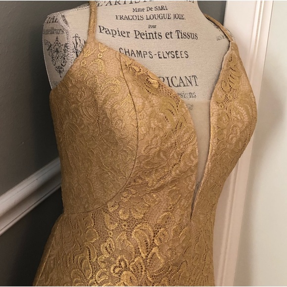 NEW LA FEMME SZ 12 GOLD LACE ILLUSION FORMAL EVENING GOWN - Picture 5 of 16